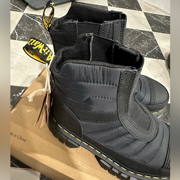 Dr. Martens Audrick Quilted Chelsea Boot NWT - Picture 5 of 6